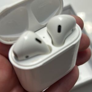 Apple AirPods 2